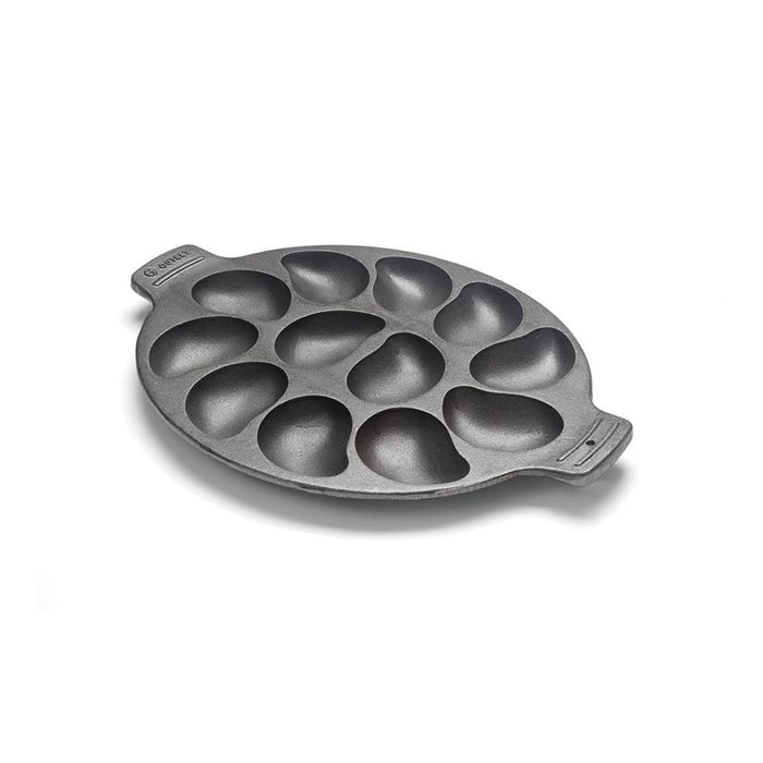 Constructed of heavy duty cast iron, it features a seasoned, non-stick coating for easy release and cleaning.