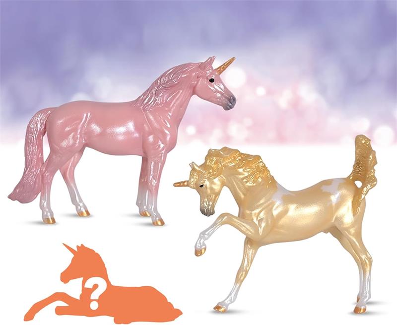 Hidden within the castle walls is a new unicorn foal waiting to be discovered. The set comes complete with a mare, a stallion, and a foal, of course! The Sparkling Canyon family is sure to delight and charm you!