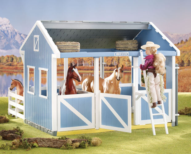 Breyer Horses Classics Size Country Stable with Wash Stall, #699